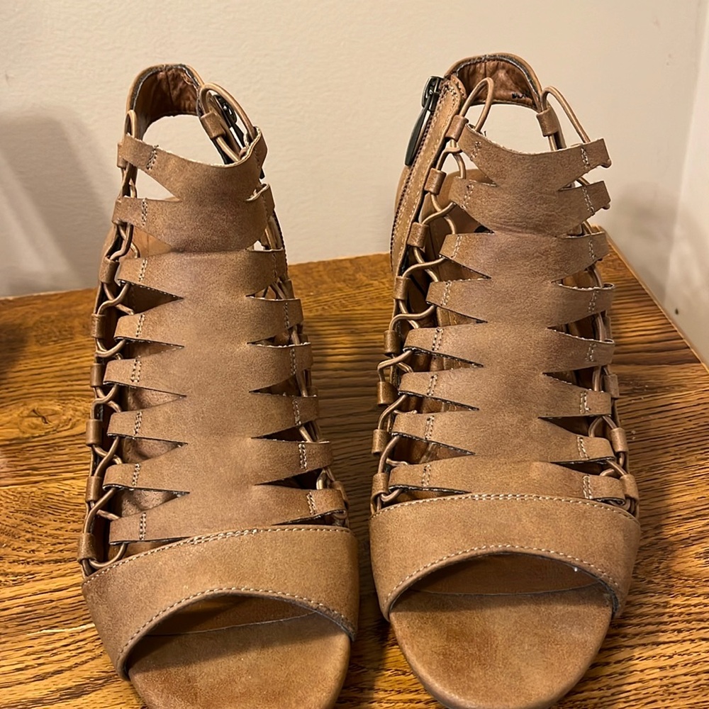 Dress barn Sandals With Zipper Size 9 in box